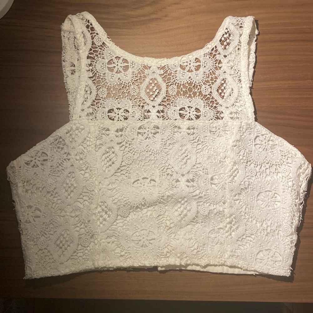 Lovers+Friends crochet lace crop tank. SZ S